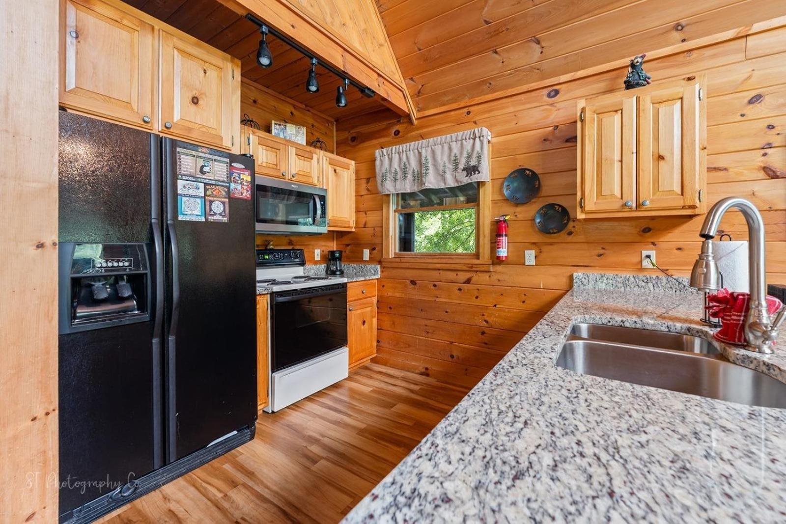 Hibernation Station Cabin Sevierville Exterior foto